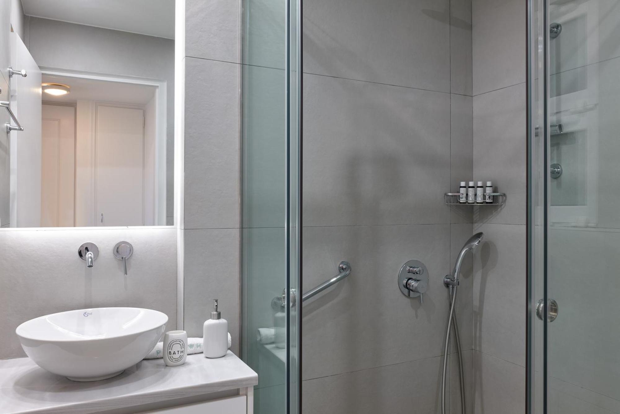 Chic One Bd Apartment With Hilton View Athen Exterior foto